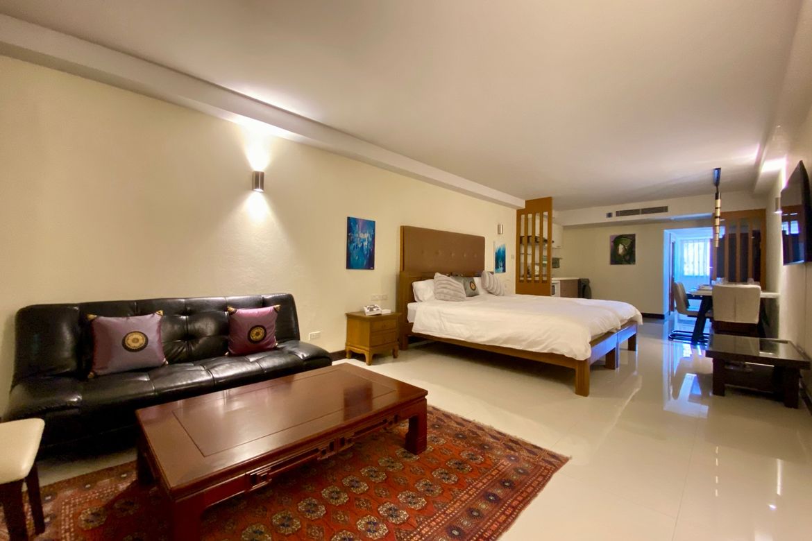 A studio unit for rent or sale near Maya, Muang Chiang Mai