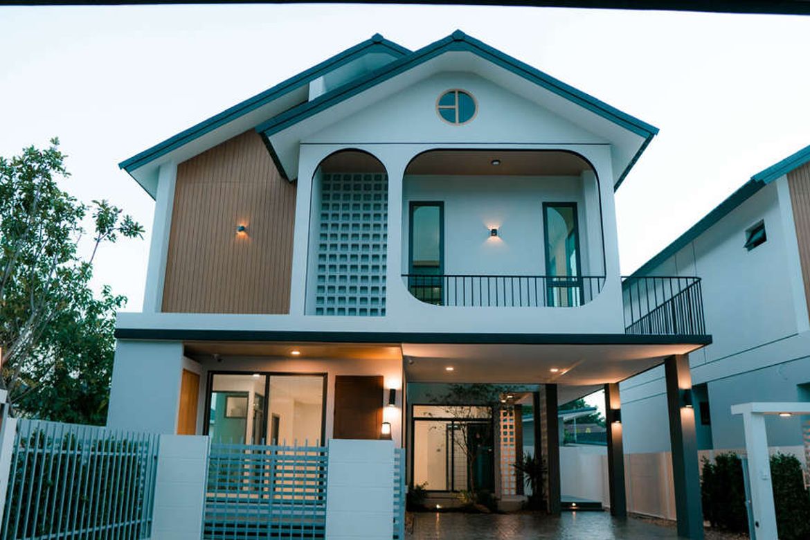 Newly built single house, modern minimalist style, 3 bedrooms, Tha Wang Tan area, spacious area, modern design, near Chiang Mai city, near Big C, near