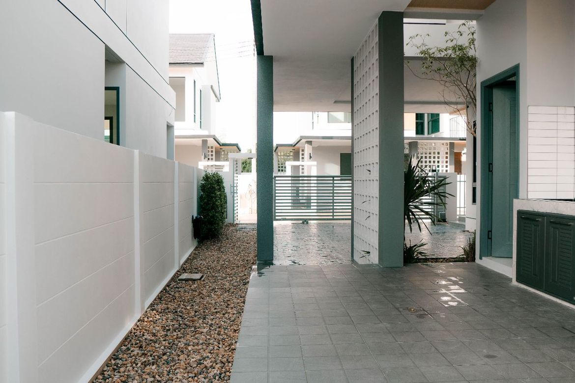 Newly built single house, modern minimalist style, 3 bedrooms, Tha Wang Tan area, spacious area, modern design, near Chiang Mai city, near Big C, near
