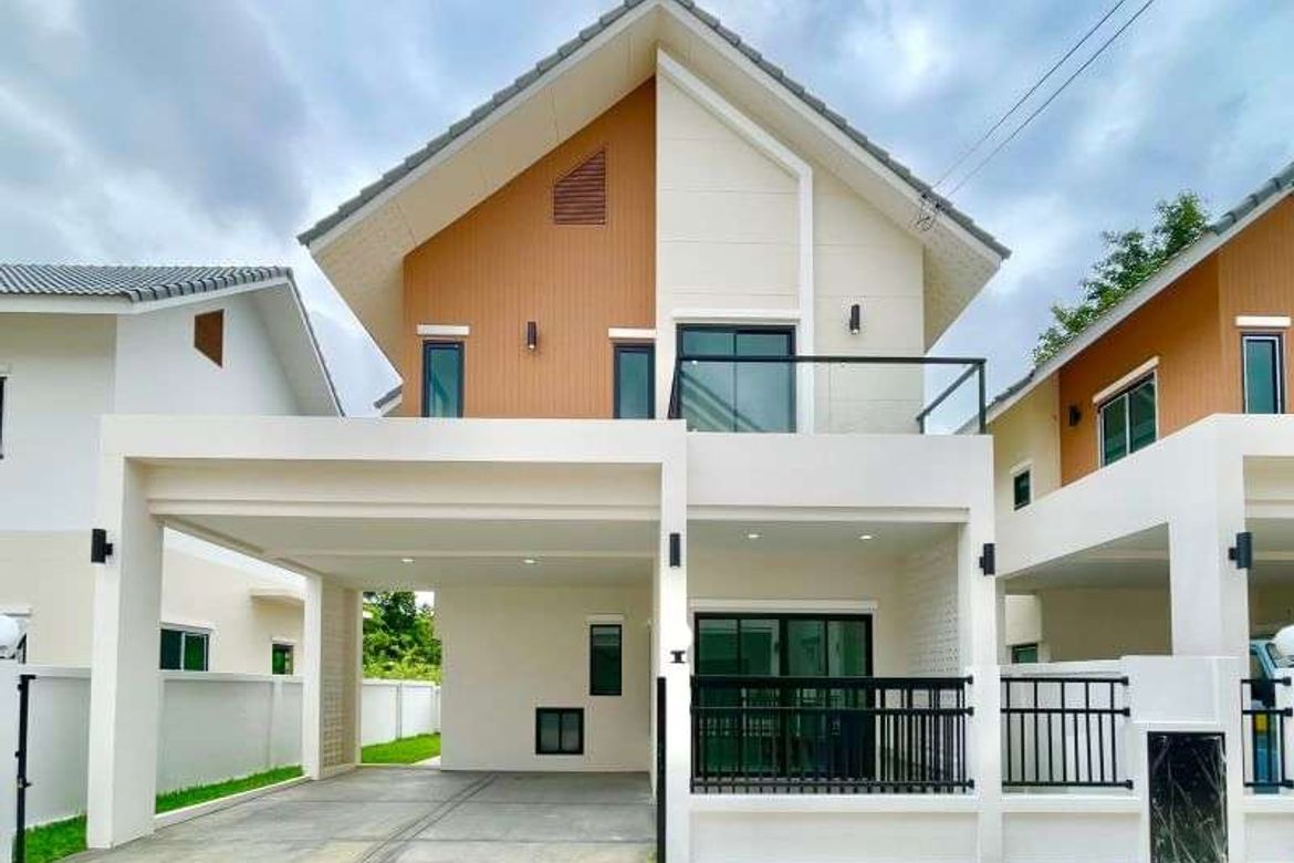Newly Built House for Sale, 3 Bedrooms, Minimalist Style, Close to the Railway Road, Wat Chiang Saen and Ambassador Bilingual School