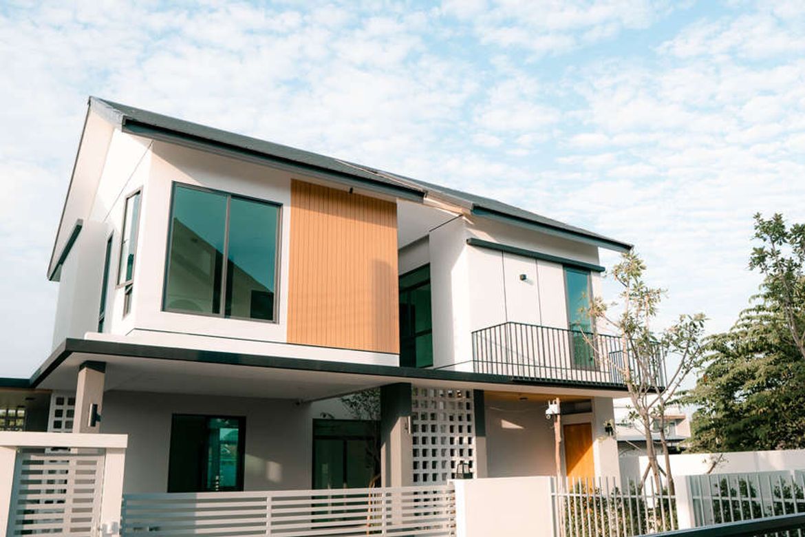 Newly built single house, modern minimalist style, 3 bedrooms, Tha Wang Tan area, spacious area, modern design, near Chiang Mai city, near Big C, near