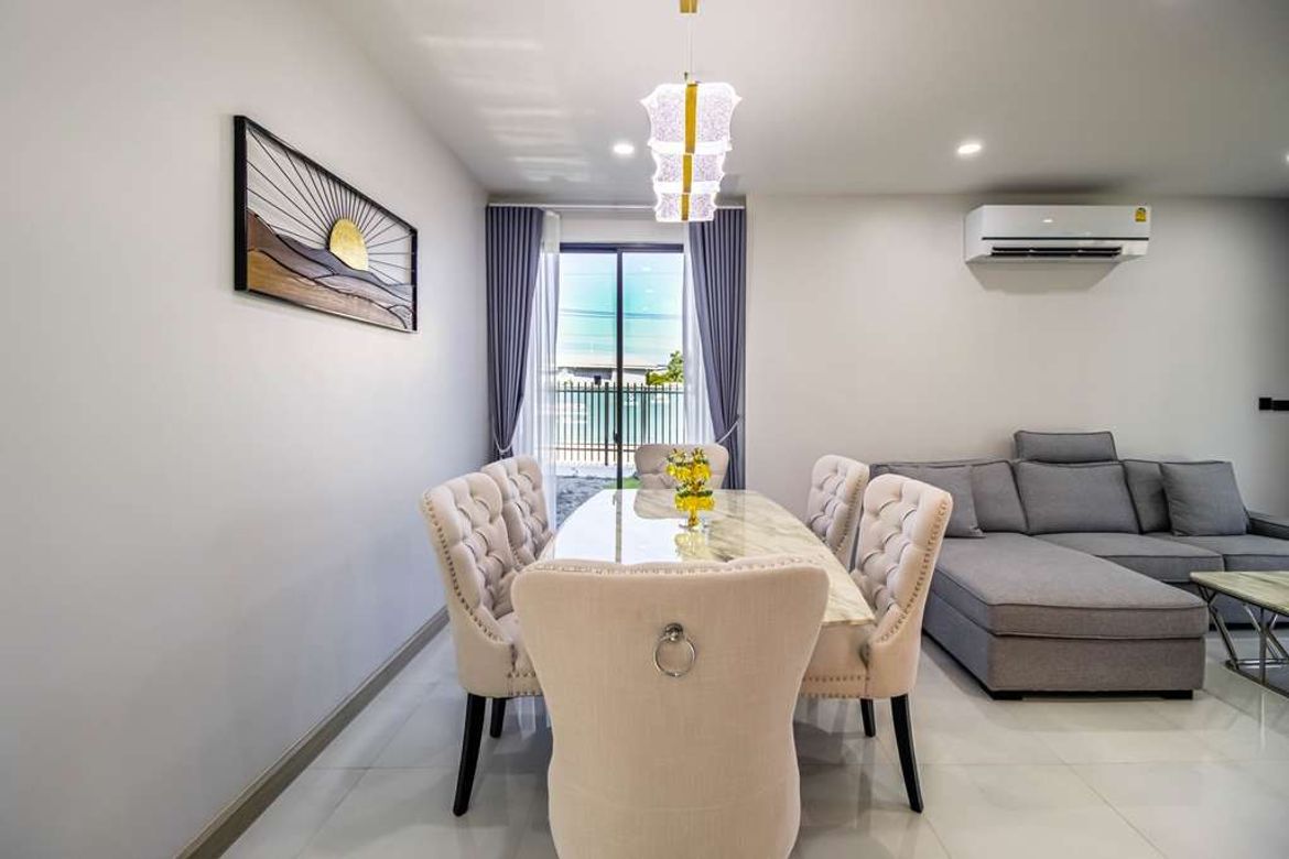 Luxury detached house, modern classic style, 4 bedrooms, in Arunsiri Hang Dong project, near Lanna International School