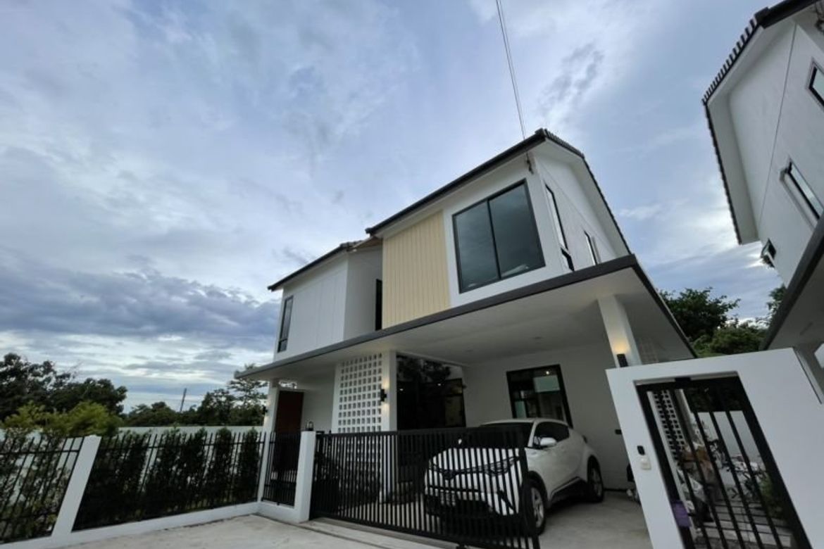 ให้เช่าบ้าน 2 ชั้น 3 ห้องนอน ในสารภี