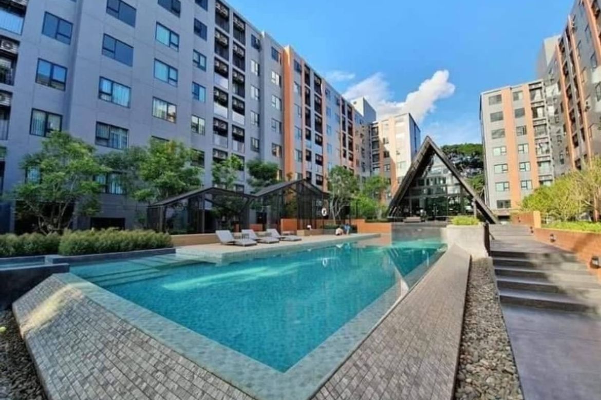 Rent/Sell EscentVille Resort-style luxury condo pool view Good location