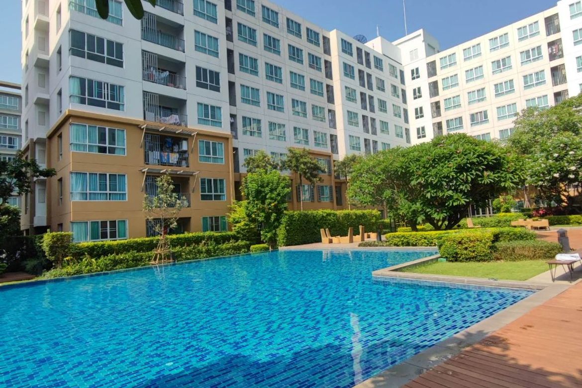 Contemporary studio condo for sale
