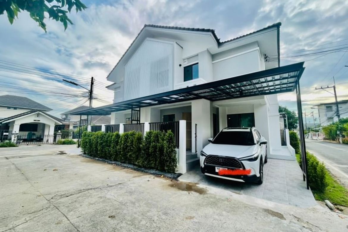 บ้านแฝด รีโนเวทใหม่ เรียบง่าย ทำเลดี ในเมือง