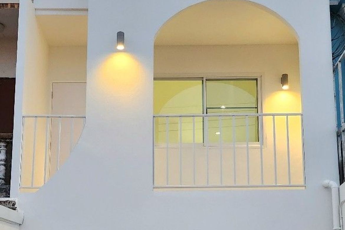 ขายทาวน์โฮมใจกลางเมืองเชียงใหม่ ติดเซ็นทรัลเฟสติวัล เหมาะทำ Airbnb ปล่อยเช่า ทำเลเหมาะแก่การลงทุนมาก