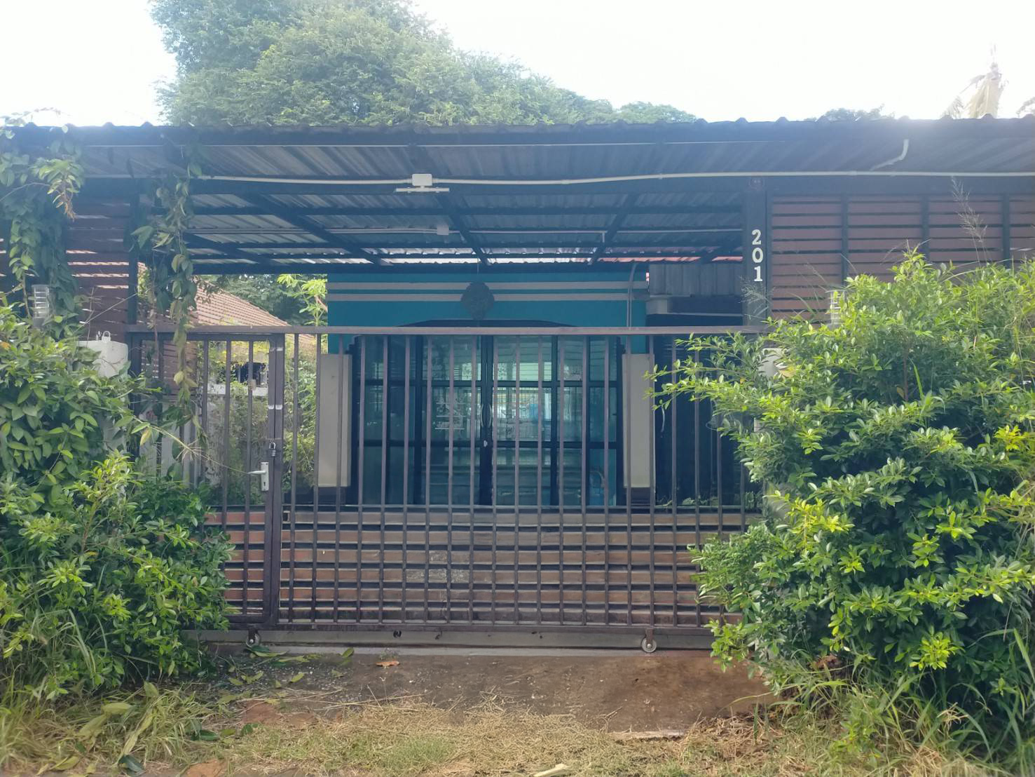 บ้านเดี่ยว : นอกโครงการสีคิ้ว