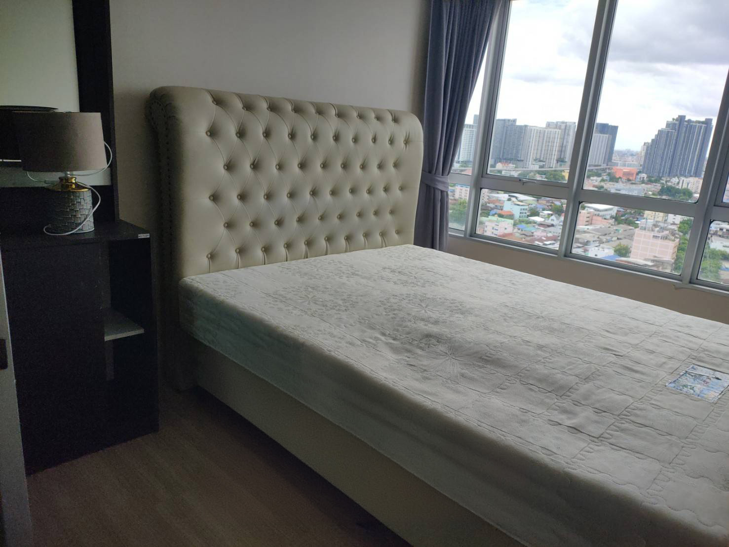 คอนโดมิเนียม : โมทีฟ คอนโด