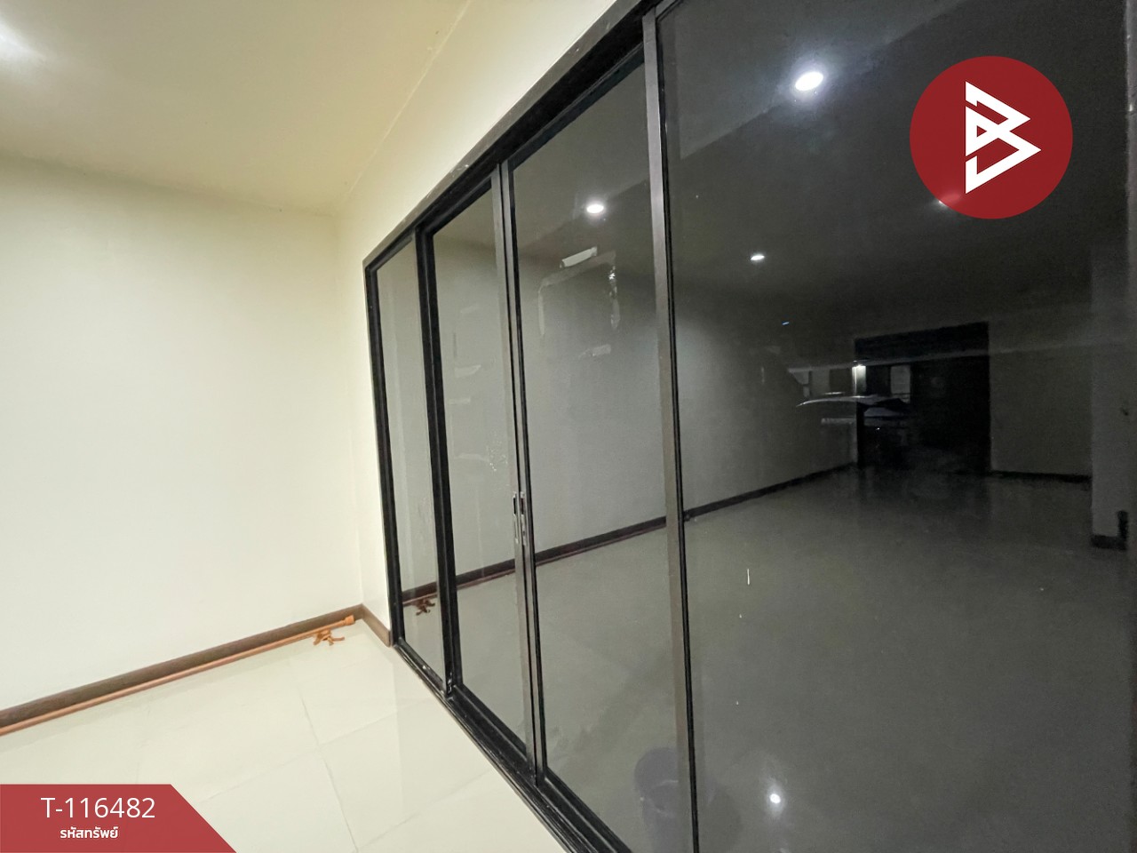 ขายทาวน์โฮม หมู่บ้านพารากอน โมทาวน์ นครปฐม