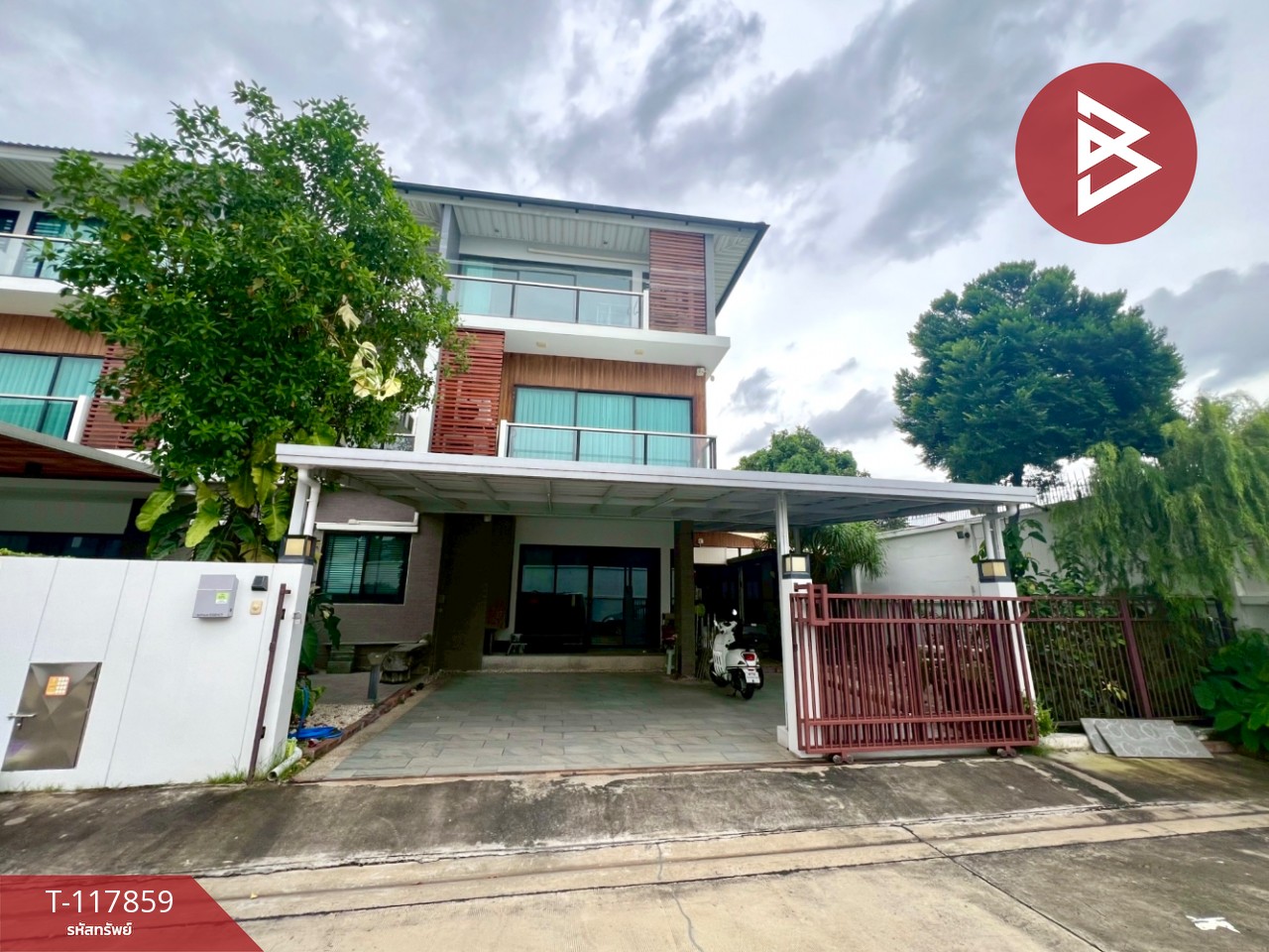 ขายบ้านแฝด หมู่บ้านศุภาลัย เอสเซ้นส์ ลาดพร้าว (Supalai Essence Ladprao) กรุงเทพมหานคร