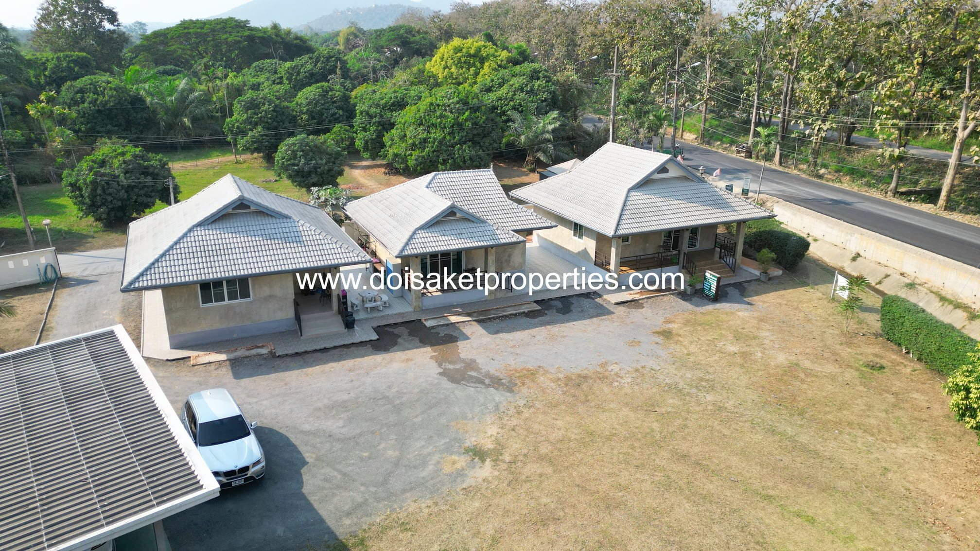 1+ Rai Property on a Main Road with Many Business Opportunities for Sale in Luang Nuea, Doi Saket