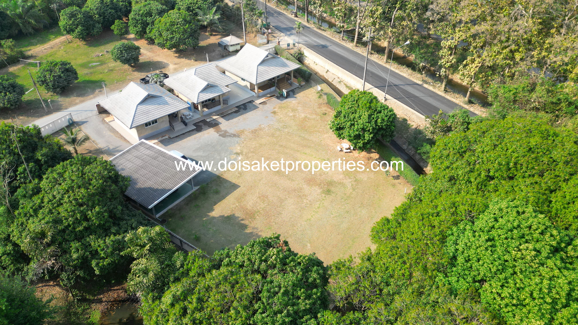 1+ Rai Property on a Main Road with Many Business Opportunities for Sale in Luang Nuea, Doi Saket