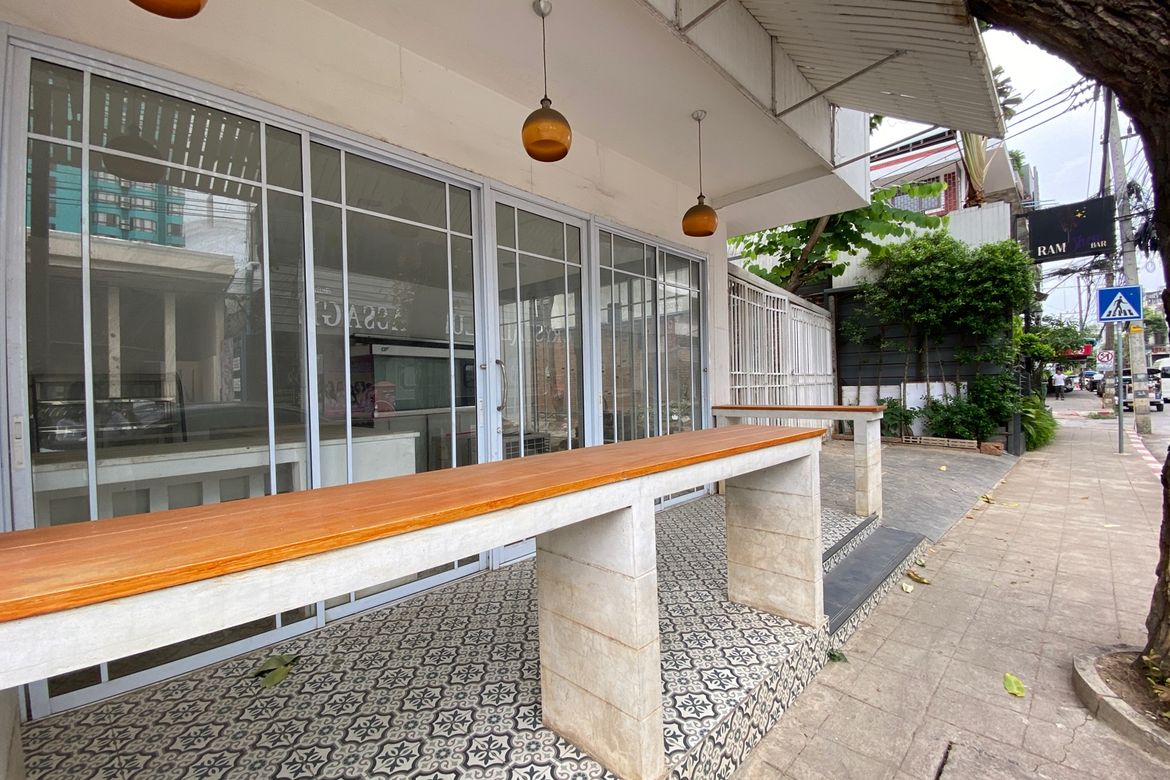 Commercial space for rent on Chang Klan Road, Chiang Mai