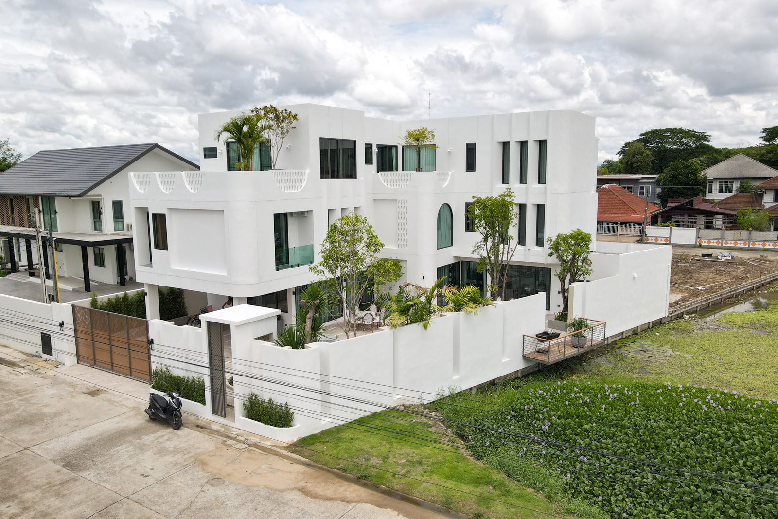 Exquisite New 3-Story Residence: Prime Chiang Mai Location & High-End Finishes