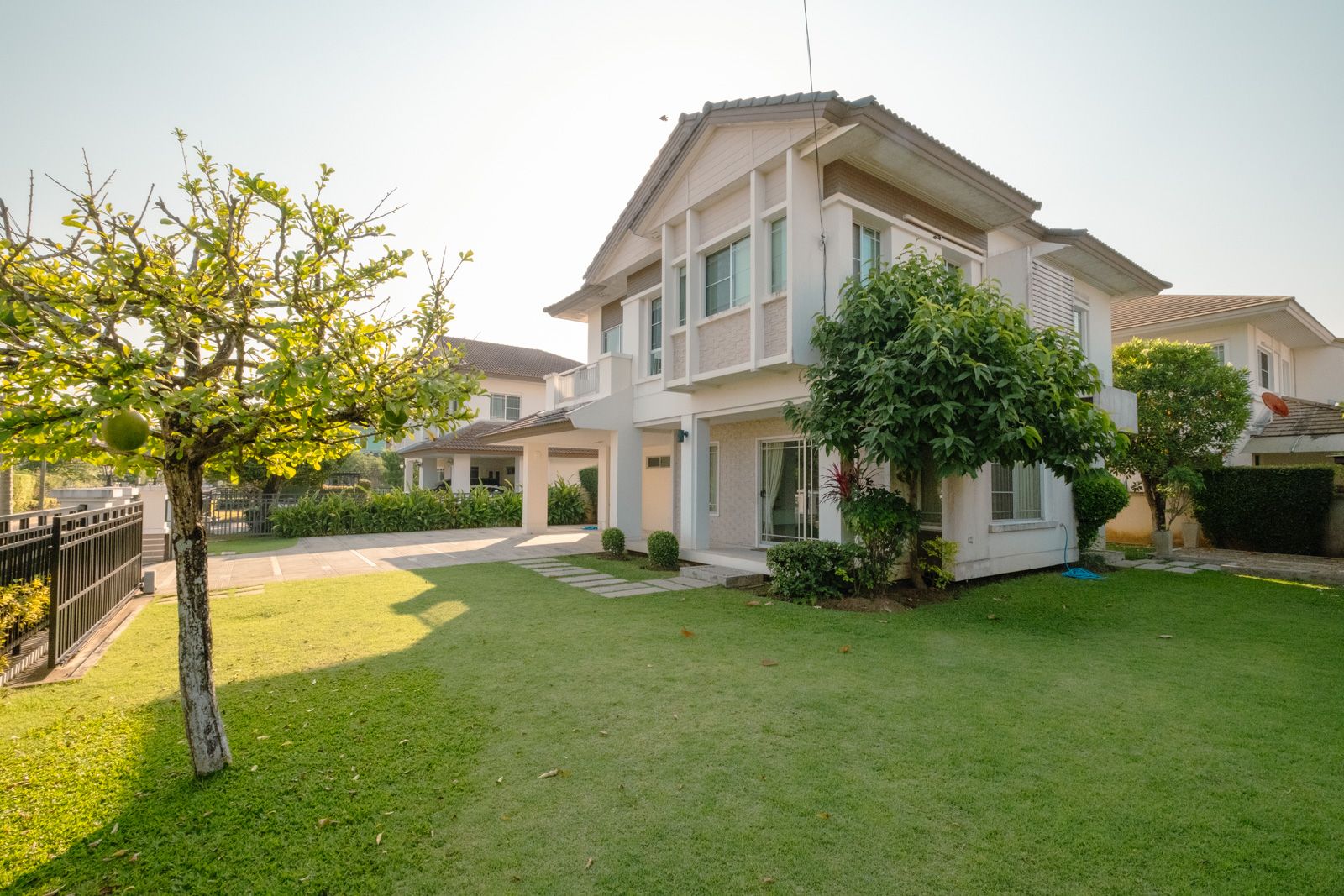 Modern 3-Bedroom Haven in Land and House, San Sai