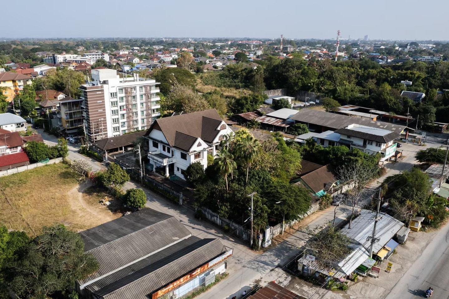 ห้องนอนขนาดใหญ่ 4 ห้องพร้อมทำเลเยี่ยมทางตอนเหนือของเมือง