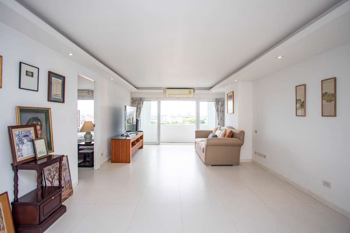Spacious 1 Bedroom Condo for Sale : Nakornping Condominium
