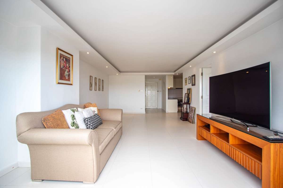 Spacious 1 Bedroom Condo for Sale : Nakornping Condominium