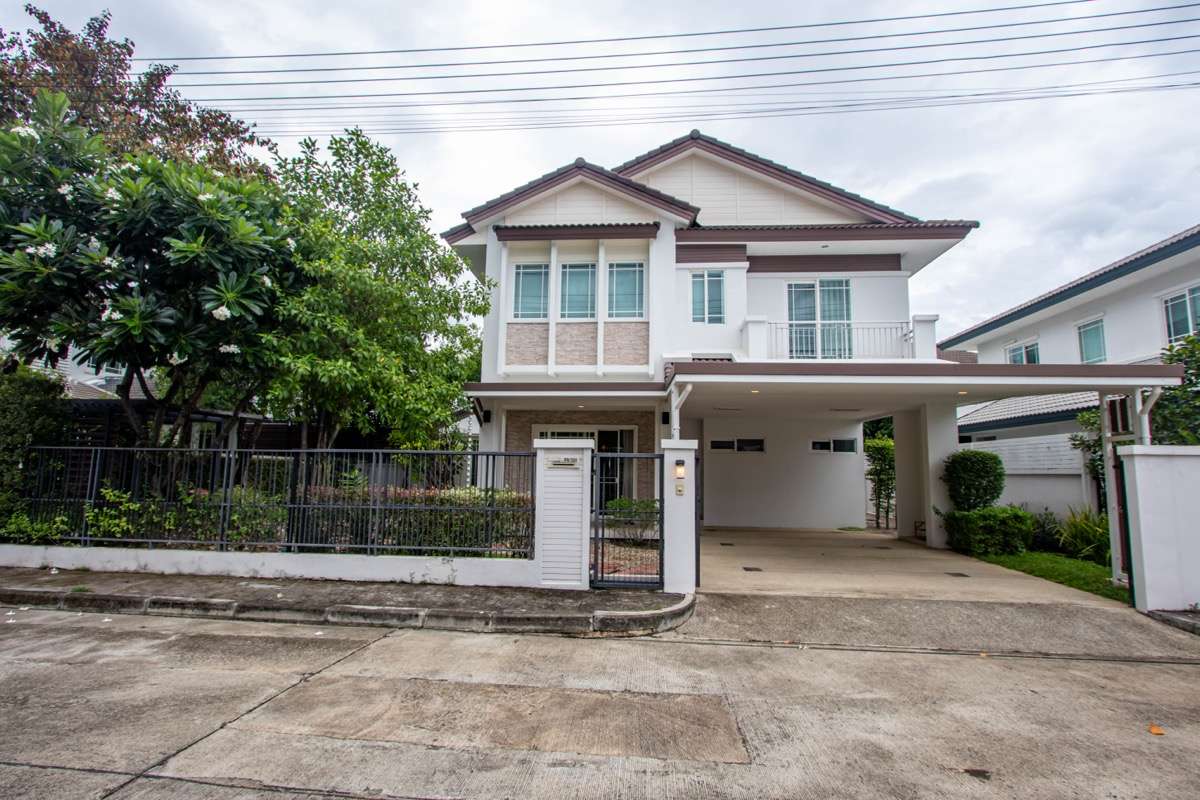 Attractively furnished 4 Bedroom House at Siwalee San Kamphaeng