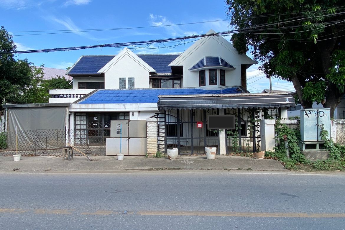 A house for rent for commercial space in Muang Chiang Mai