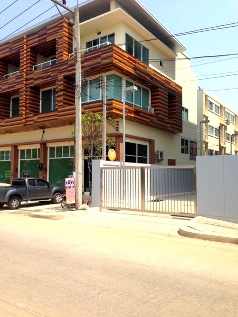 ขายอาคารพาณิชย์ 3 ชั้น ที่ กรีนพลัสมอลล์2 เมืองเชียงใหม่