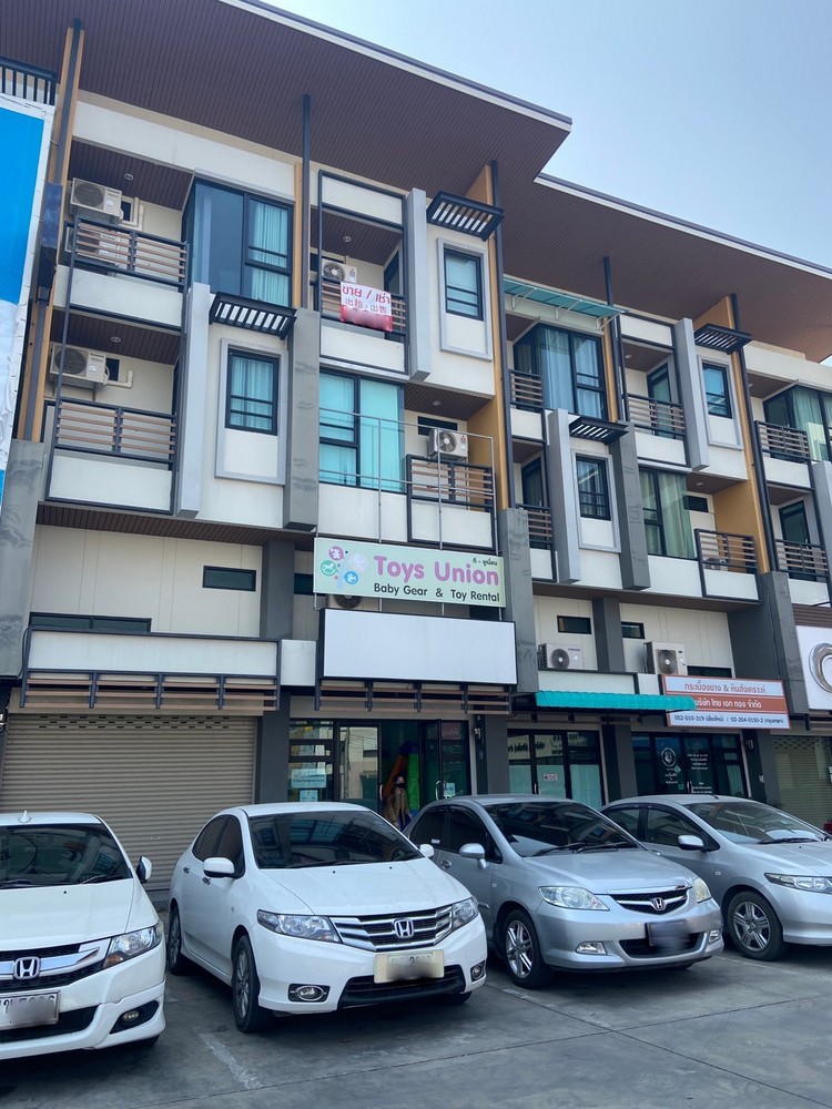 ขายอาคารพาณิชย์ 3.5 ชั้น 3 ห้องนอน ที่ปันนาโอเอซิส เมืองเชียงใหม่