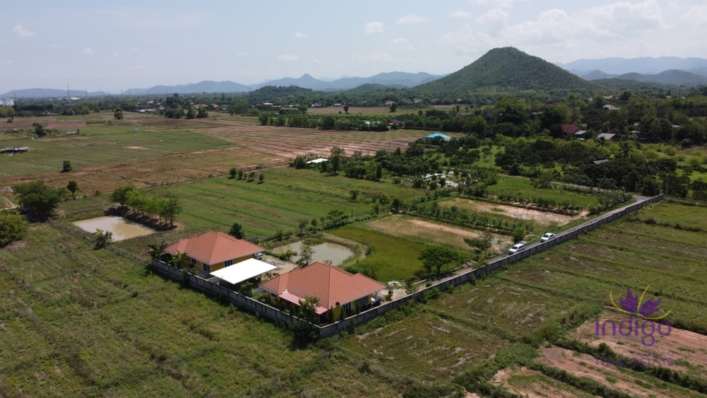 ขายฟาร์มพึ่งตนเองที่สวยงามพร้อมบ้าน 2 หลังที่สร้างขึ้นอย่างดีในชนบทจังหวัดลำพูน