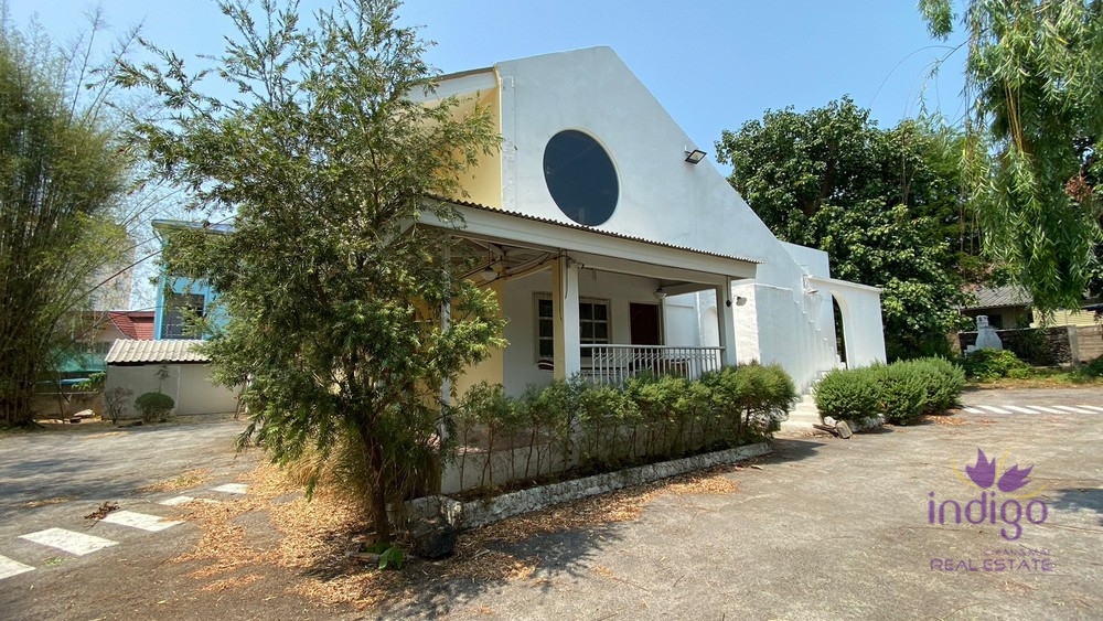 Building for sale ideal for a cafe or coffee shop. Great location near CMU, Suthep, Muang ,Chiang Mai