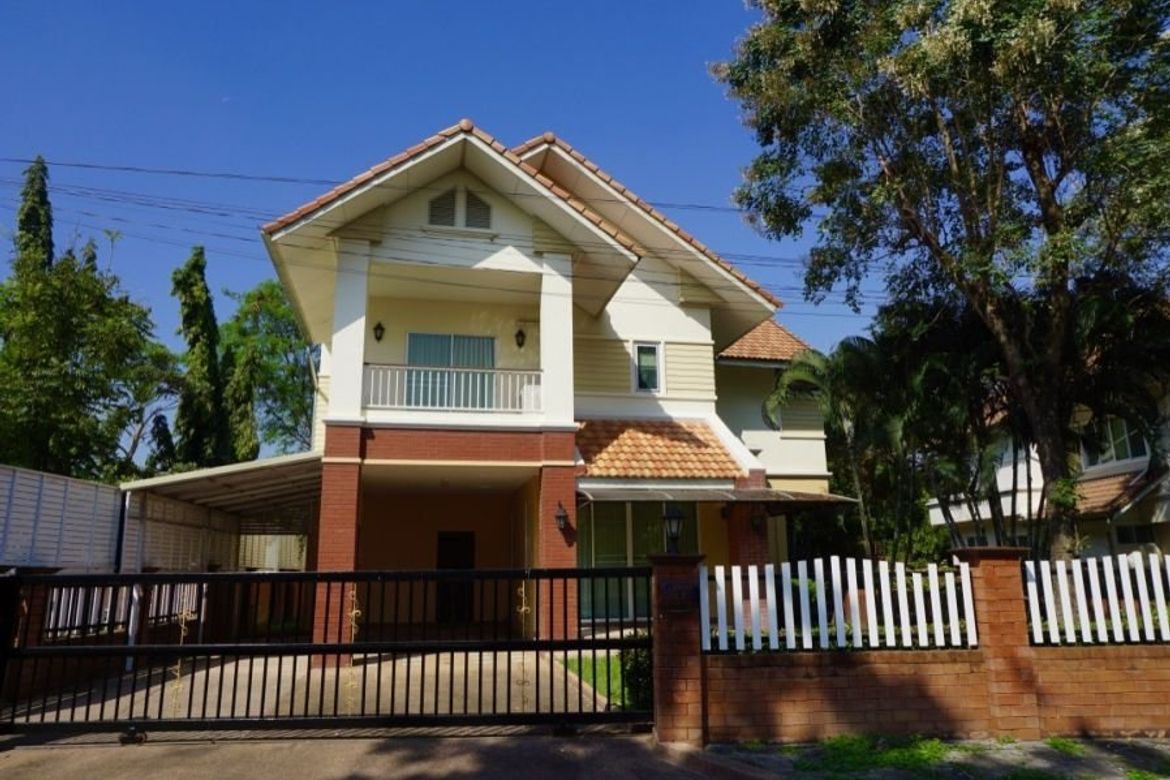A family house with 3 bedrooms for rent in Hang Dong , Chiang Mai
