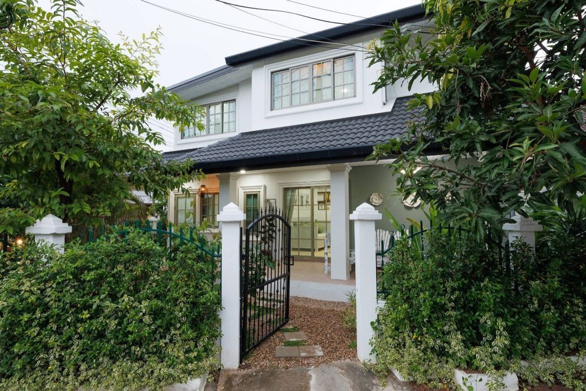 Beautifully Landscaped 5 Bedroom House for Sale in Hang Dong