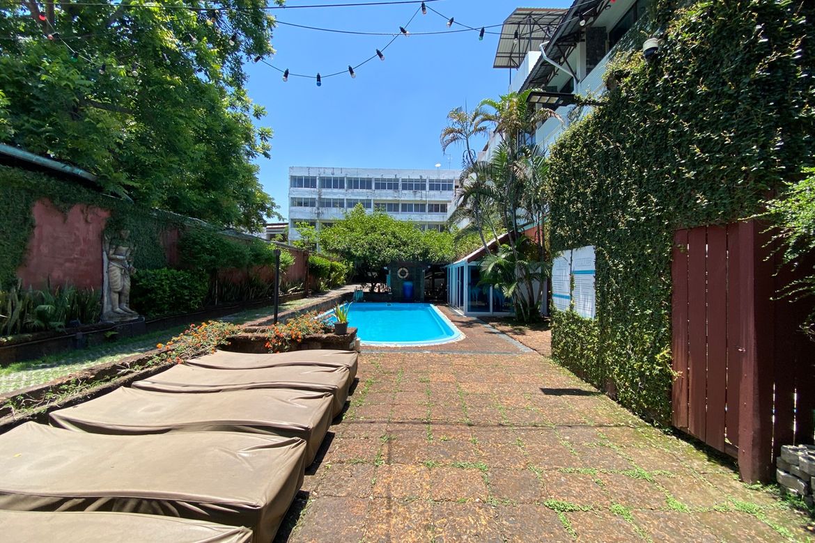 26 rooms hotel and 22 rooms mansion for sale in Muang Chiang Mai