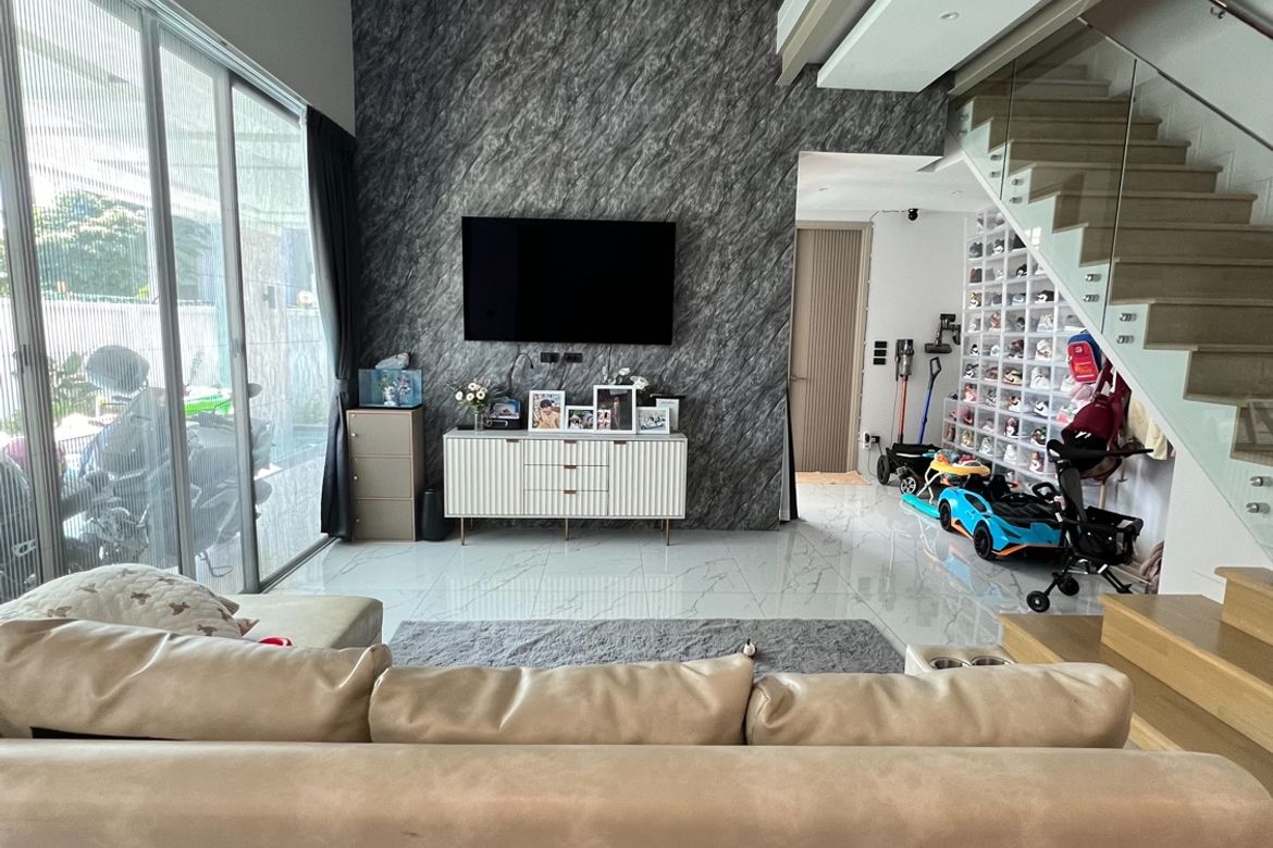 4 bed house with a private pool for rent or sale in San Sai