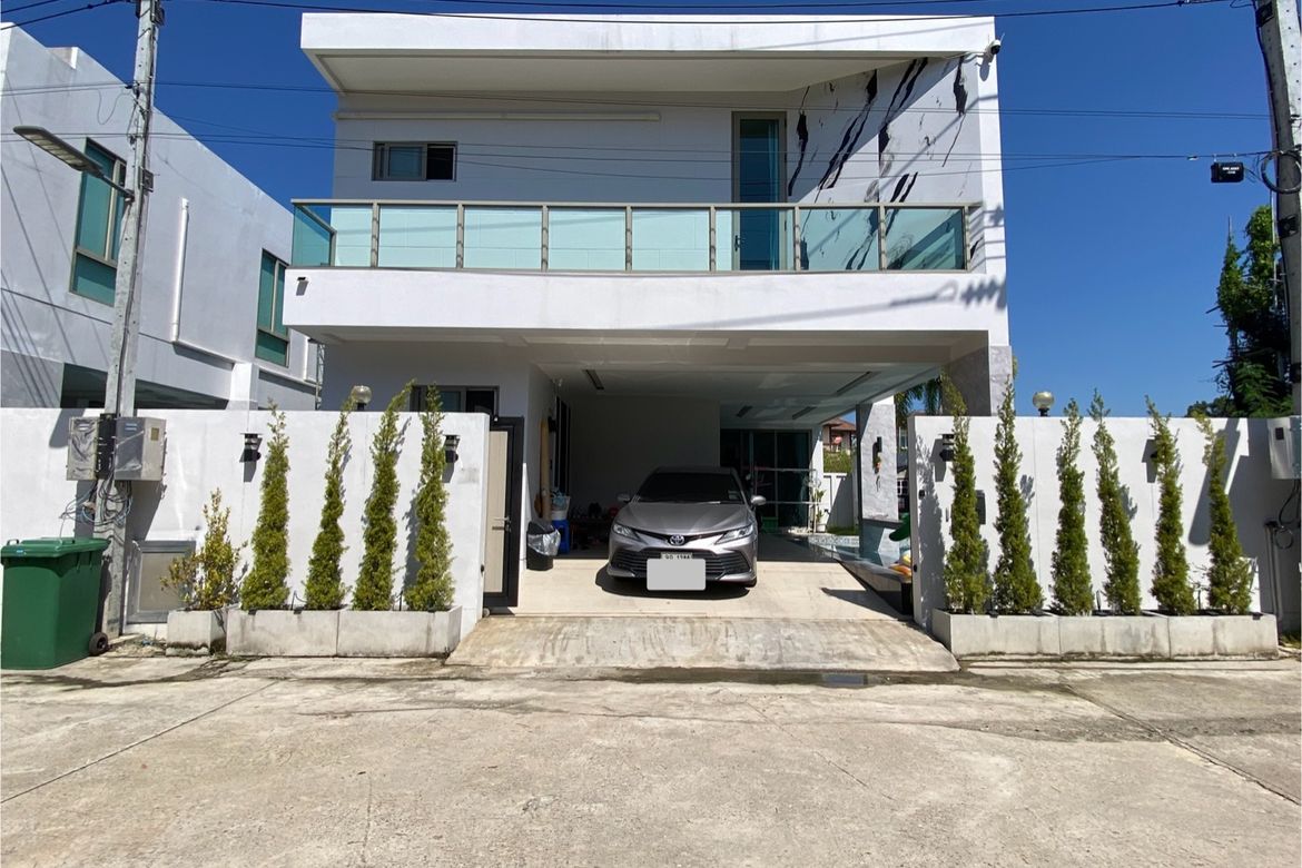 4 bed house with a private pool for rent or sale in San Sai