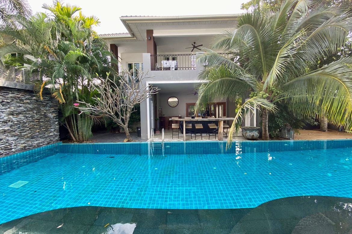 บ้านสำหรับครอบครัวขนาดใหญ่พร้อมสระว่ายน้ำส่วนตัวสำหรับเช่าหรือขายในหางดง เชียงใหม่