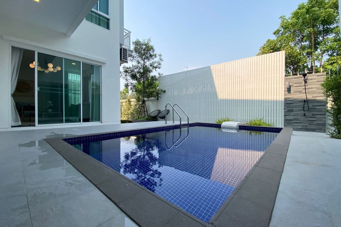 ขายบ้านทันสมัยพร้อมสระว่ายน้ำในสันทราย เชียงใหม่