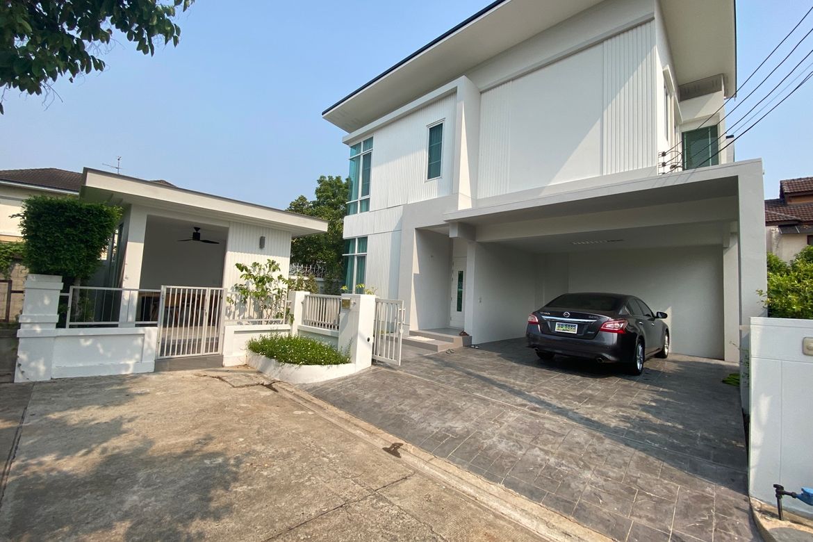 ขายบ้านทันสมัยพร้อมสระว่ายน้ำในสันทราย เชียงใหม่