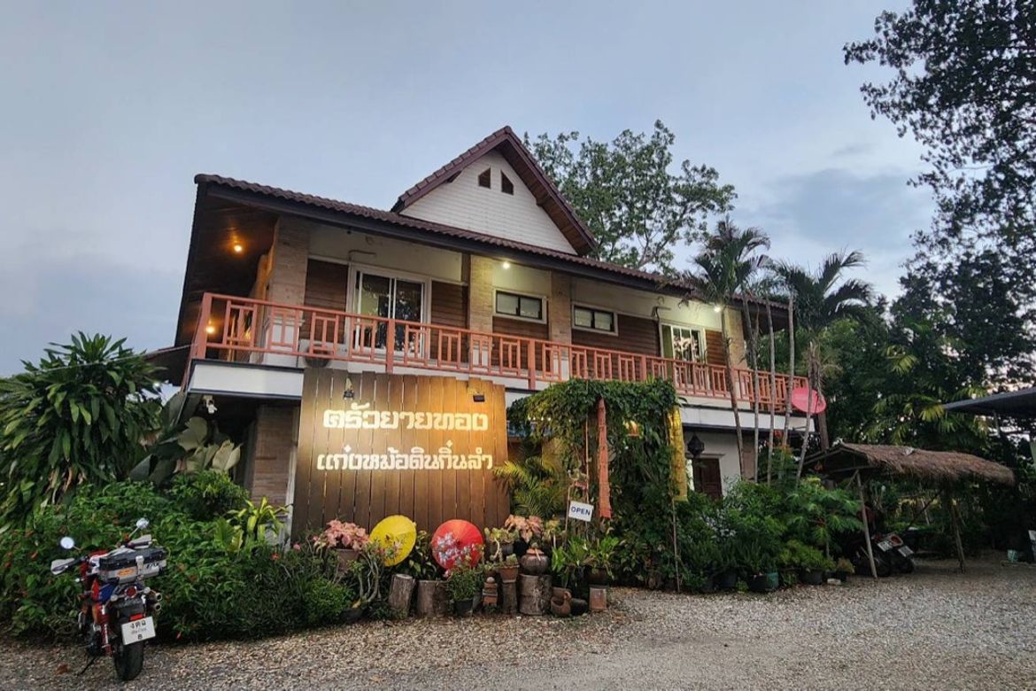 A large fishing park with restaurant for sale in Saraphi, Chiang Mai
