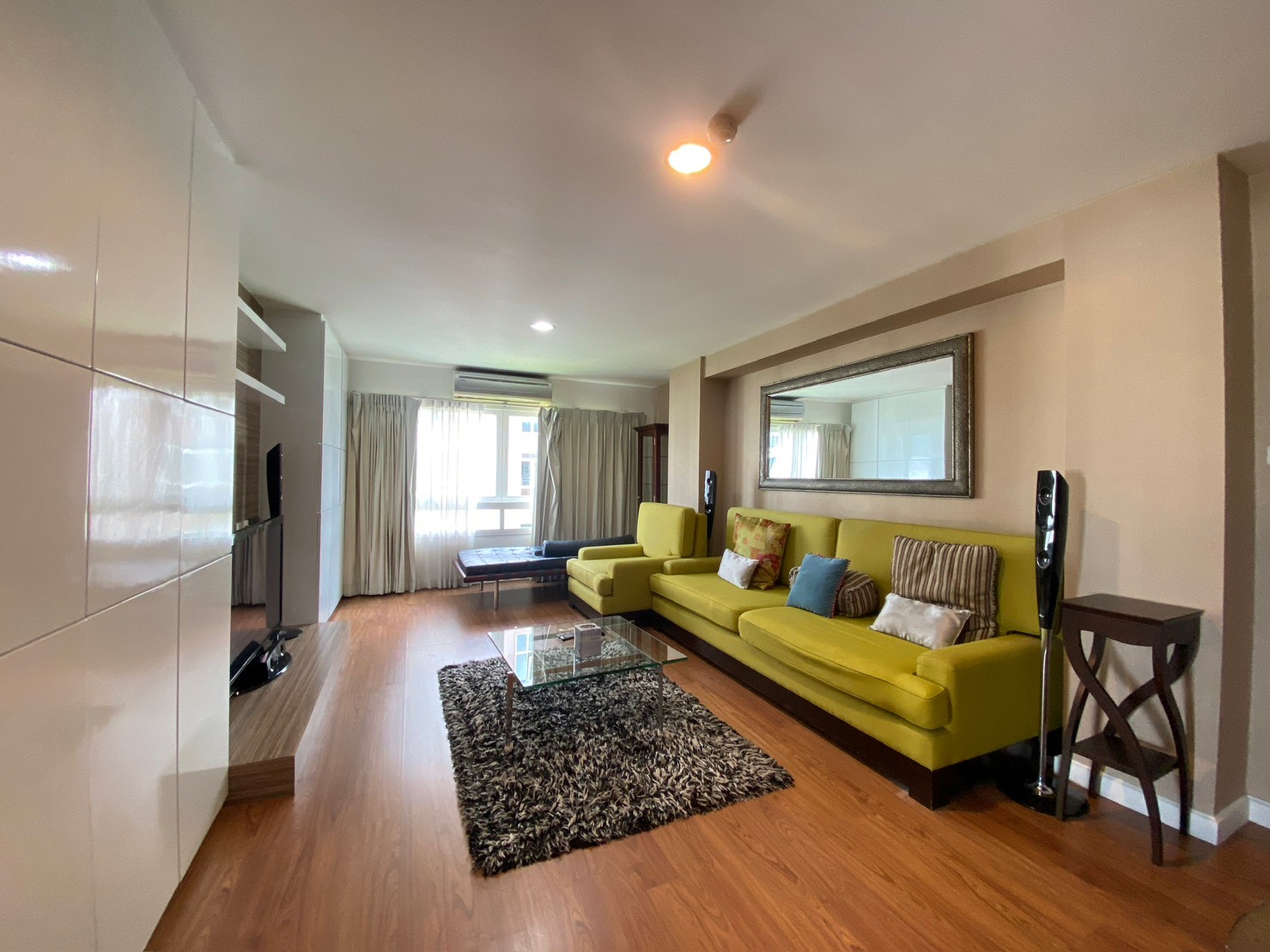 Large 2 bedroom Condo corner unit for sale @ Punna