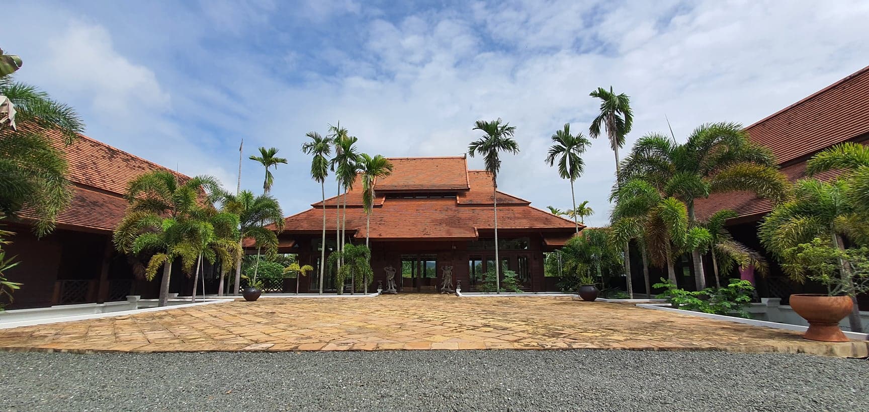 ขายบ้านสไตล์ล้านนา 5 ห้องนอนพร้อมสระว่ายน้ำในดอยสะเก็ด