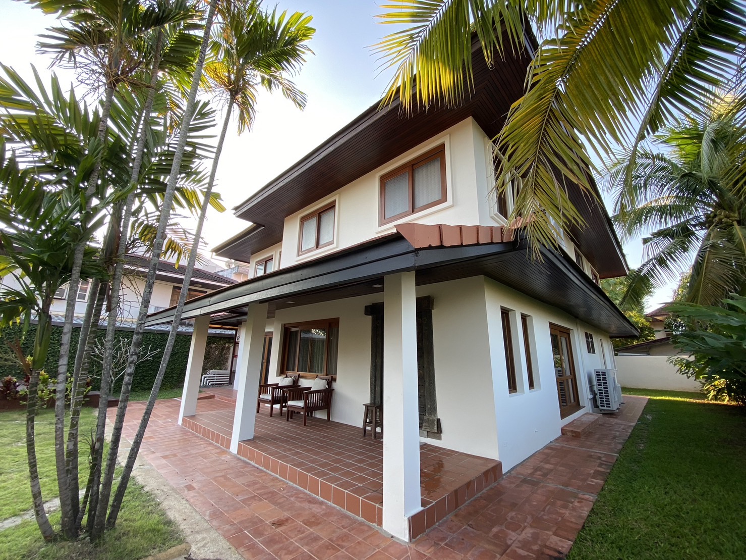 บ้านสวย 4 ห้องนอนที่ได้รับการปรับปรุงใหม่พร้อมสระว่ายน้ำ