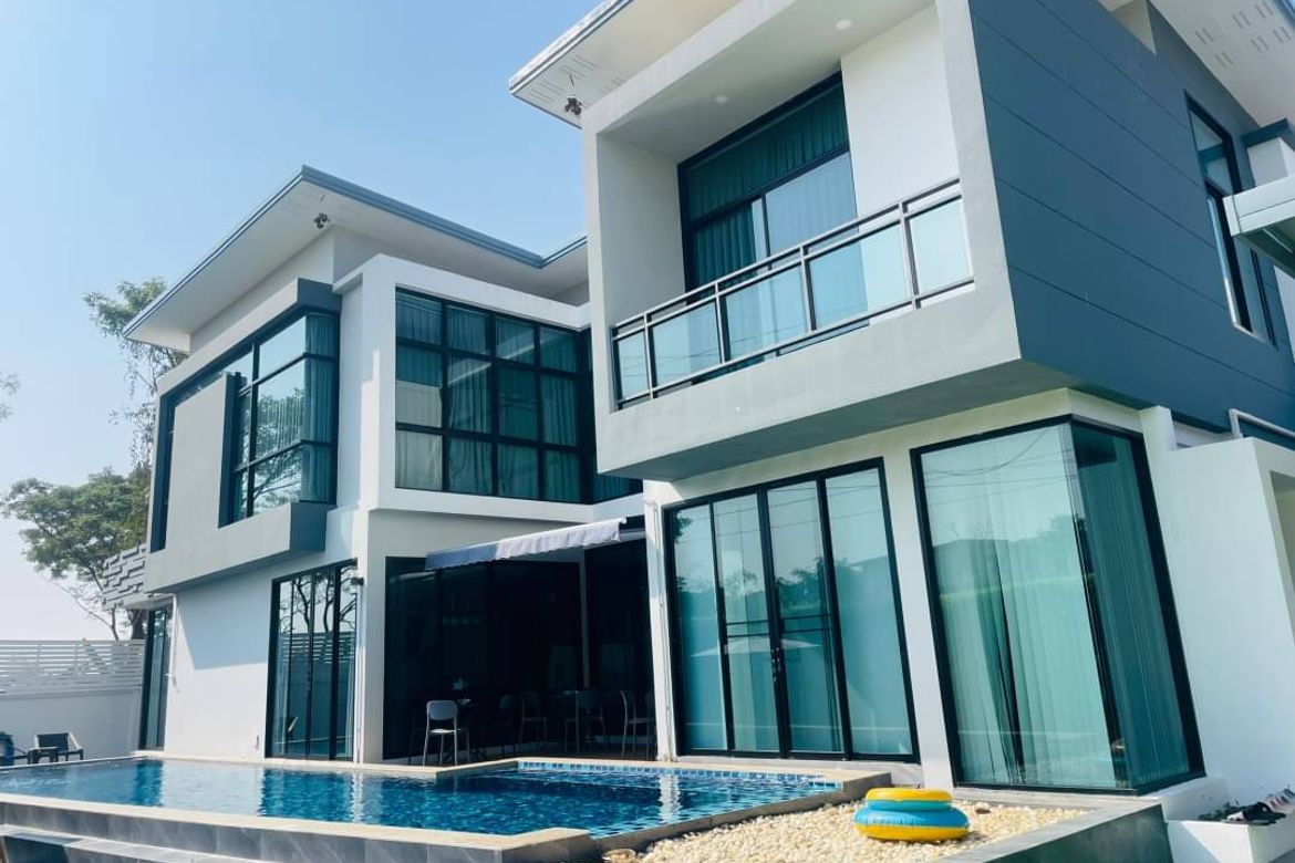 Pool Villa for Rent   Modern style, private swimming pool,  6 bedrooms, 7 bathrooms, living room, dining room, western kitchen, snooker table, fully