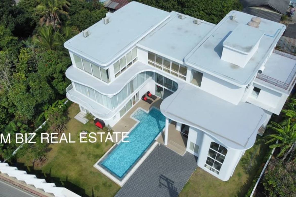 Luxury Hi-End Pool Villa  A modern luxury home near Chiang Mai city center, offering you true comfort and privacy with premium facilities. Suitable fo