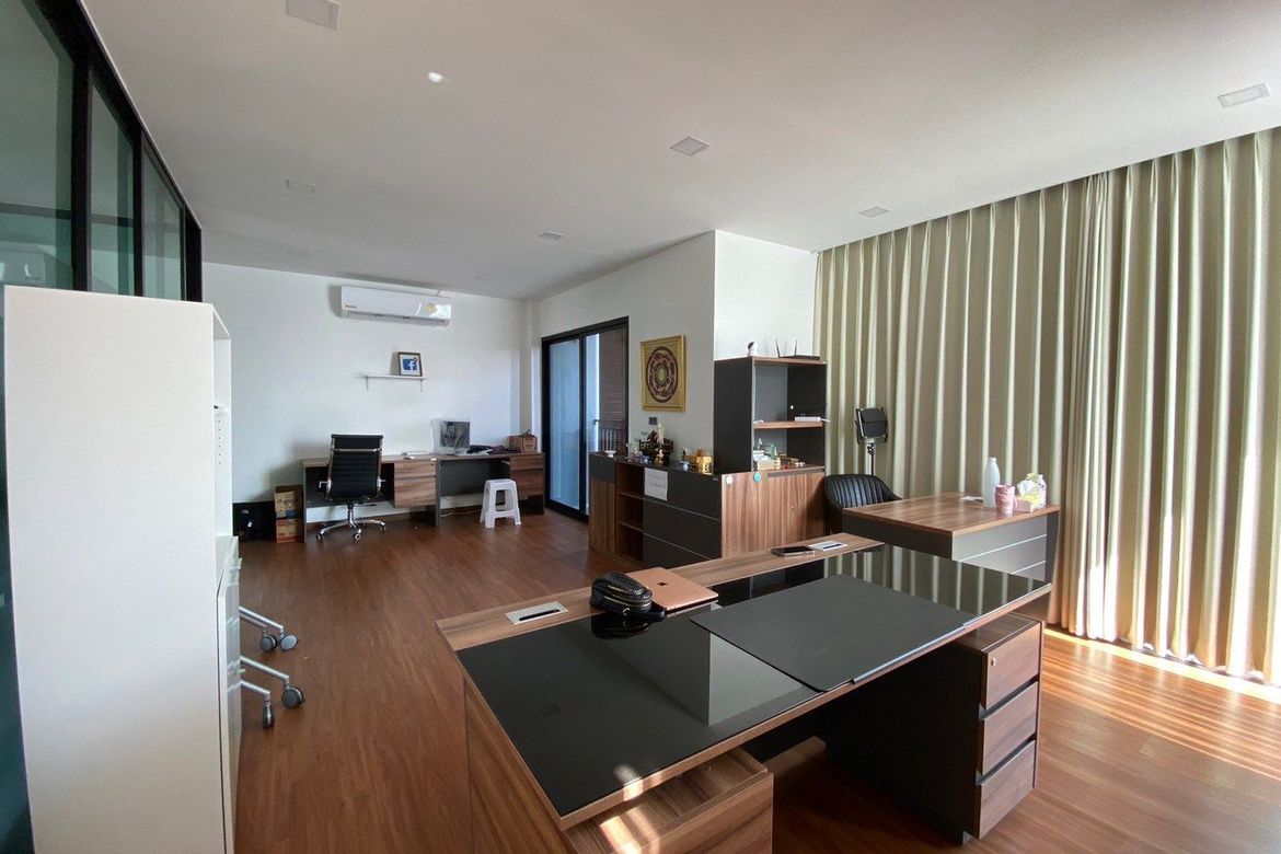 2 Bedroom Commercial for sale