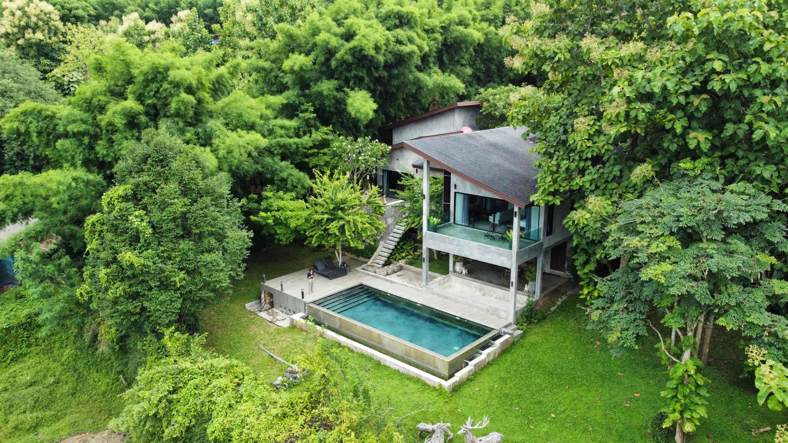 For Sale The luxuries Modern Tropical Pool Villa near Prem International School, Maerim, Chiang Mai. Thailand.