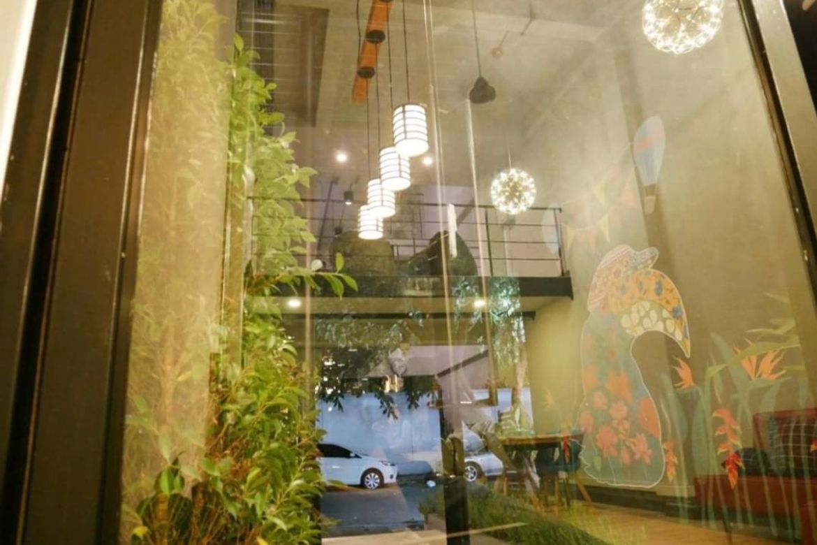 Hostel for sale, 5-storey commercial building, 4 meters wide, safe with key card system to enter and exit the building. The building is airy and well-