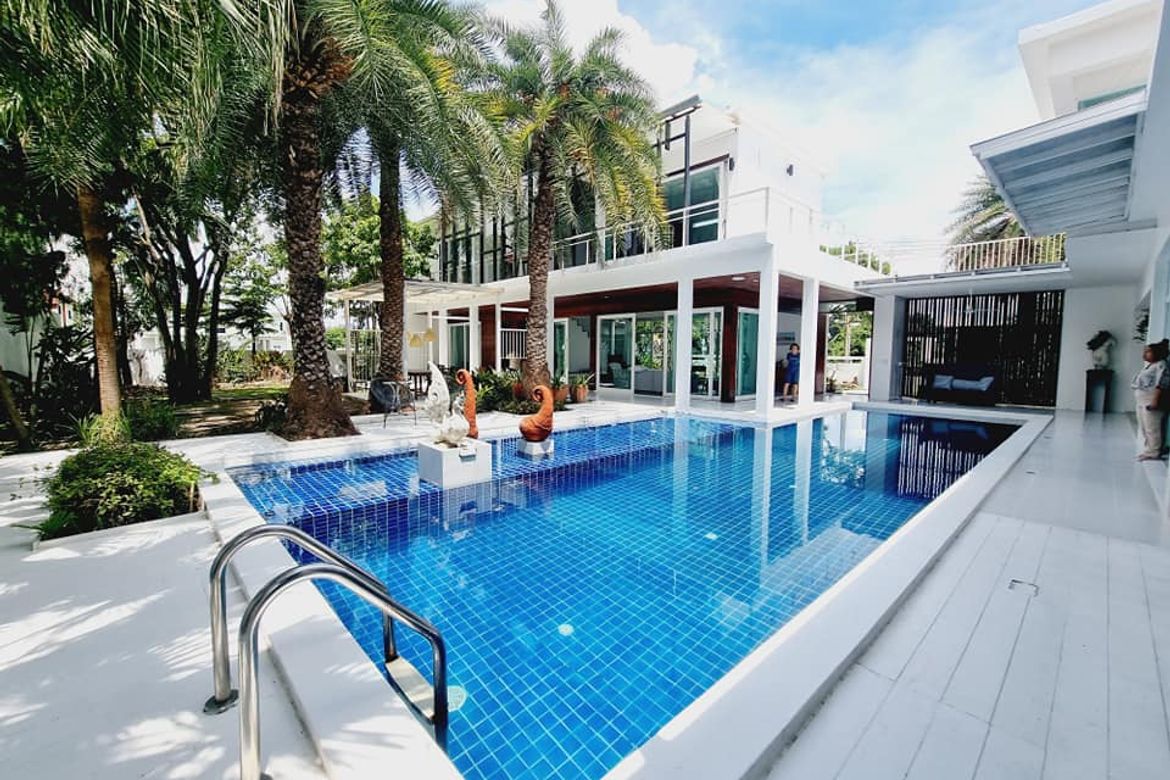 3-Bedroom Pool Villa for Rent in Hang Dong Zone, Near Kad Farang and Lanna International School