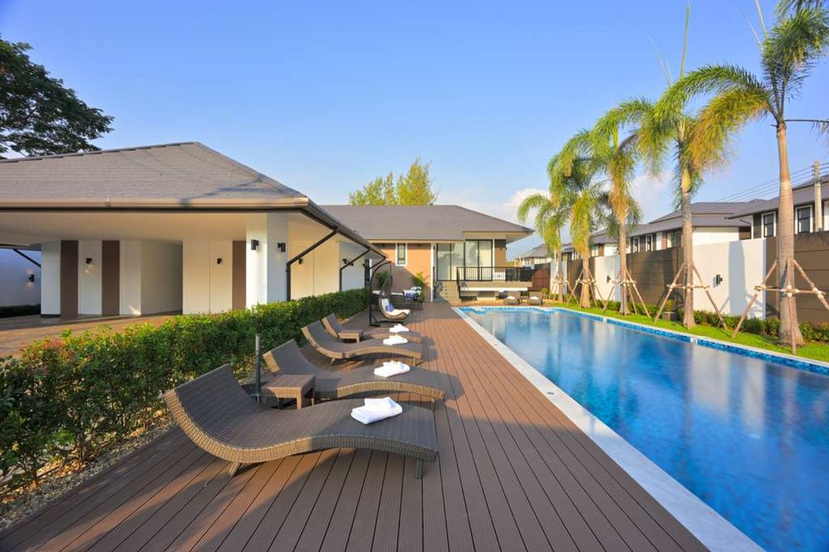 5 Bedrooms Luxury Classic Style Nestled in the vibrant heart of Chiang Mai