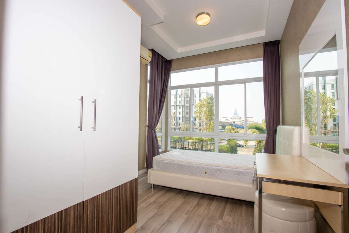 Spacious 2 Bed Condo at My Hip Condo 2