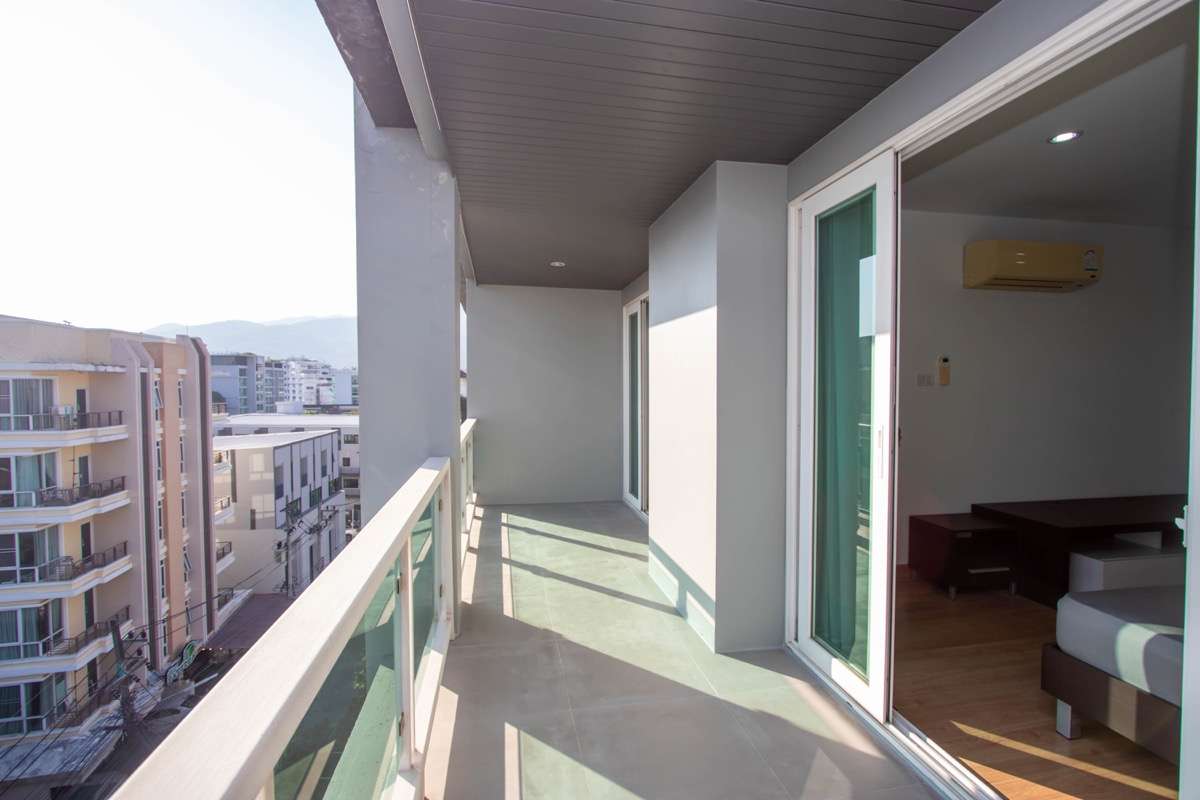 Great Location! Rawee Waree Condo for Sale : Nimmanhaemin